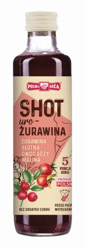 Szklana przezroczysta butelka z białym zakręcanym korkiem, wypełniona mieszanką soków: żurawiny, dzikiej róży i maliny w kolorze ciemnoczerwonym. Na etykiecie znajduje się napis „SHOT uro-żurawina” i ilustracja żurawiny oraz owocu róży.